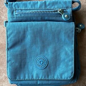 Kipling, cornflower blue, cutie little cross body or not. 👛  👜